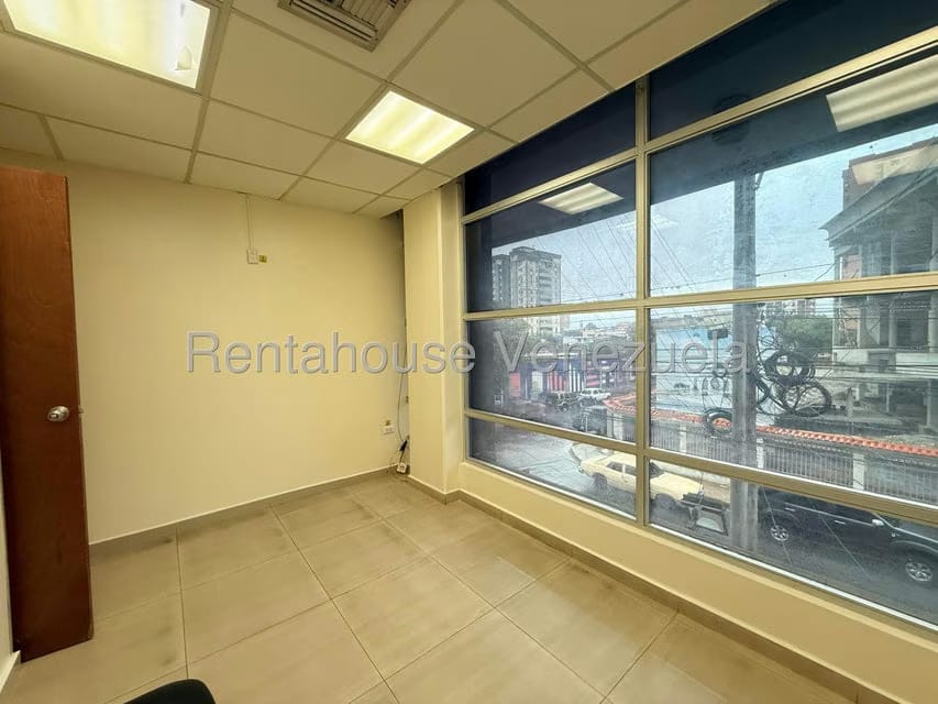 Comercial (Oficina) en Alquiler en Zona Este, Lara - 16