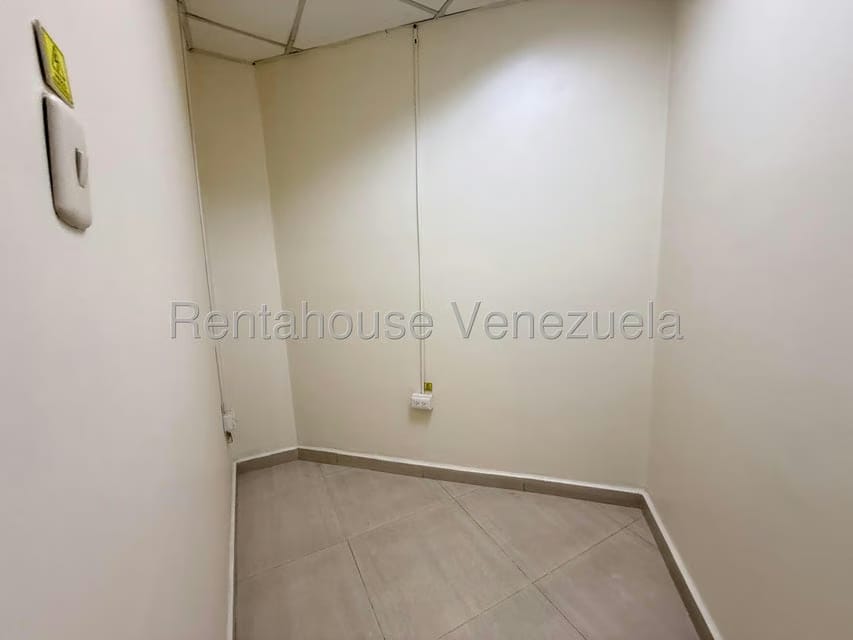 Comercial (Oficina) en Alquiler en Zona Este, Lara - 7