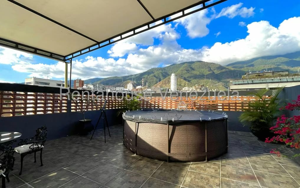 Apartamento (Penthouse) en Venta en La Florida, Distrito Metropolitano - 2