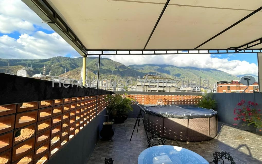 Apartamento (Penthouse) en Venta en La Florida, Distrito Metropolitano - 3