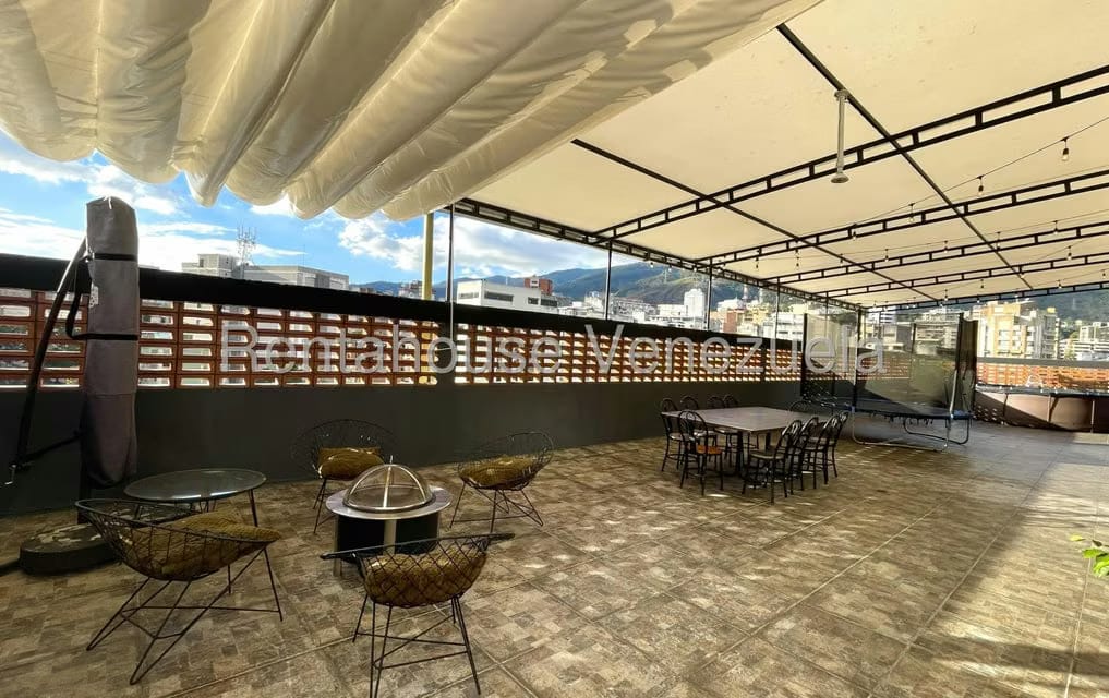 Apartamento (Penthouse) en Venta en La Florida, Distrito Metropolitano - 4