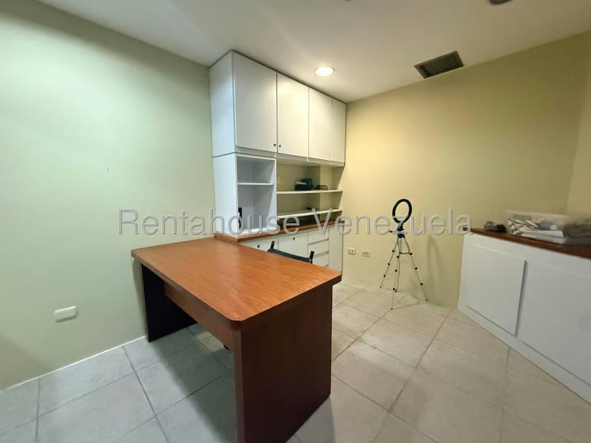 Comercial (Local Comercial) en Alquiler en Santa Paula, Distrito Metropolitano - 5