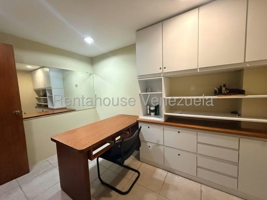 Comercial (Local Comercial) en Alquiler en Santa Paula, Distrito Metropolitano - 6