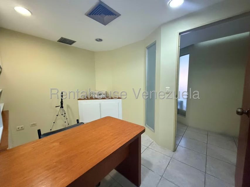 Comercial (Local Comercial) en Alquiler en Santa Paula, Distrito Metropolitano - 7