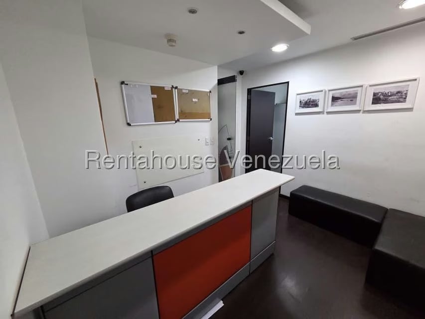 Comercial (Oficina) en Venta en Los Dos Caminos, Distrito Metropolitano - 2