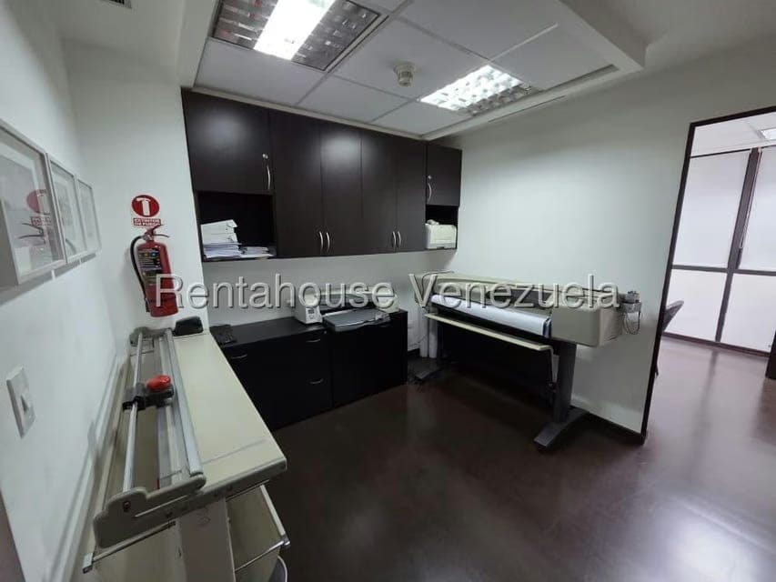 Comercial (Oficina) en Venta en Los Dos Caminos, Distrito Metropolitano - 11
