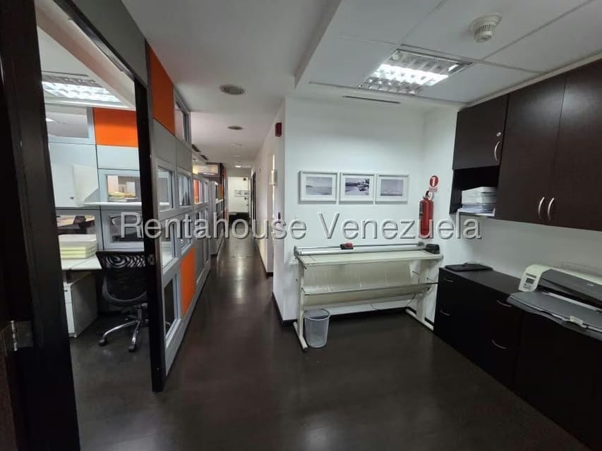 Comercial (Oficina) en Venta en Los Dos Caminos, Distrito Metropolitano - 12