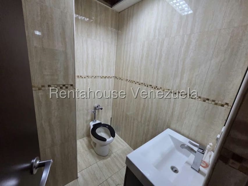 Comercial (Oficina) en Venta en Los Dos Caminos, Distrito Metropolitano - 19