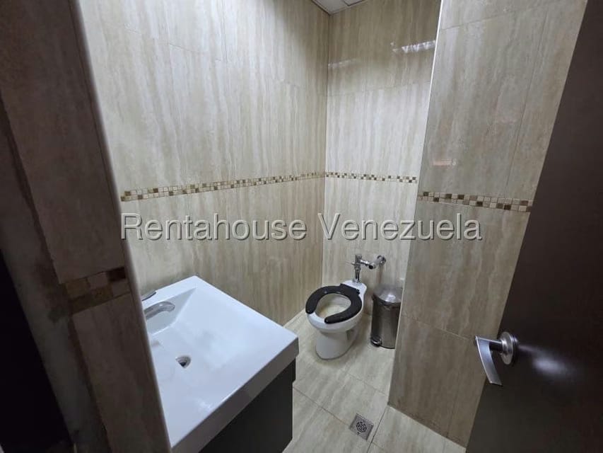 Comercial (Oficina) en Venta en Los Dos Caminos, Distrito Metropolitano - 21