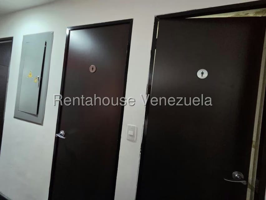 Comercial (Oficina) en Venta en Los Dos Caminos, Distrito Metropolitano - 23
