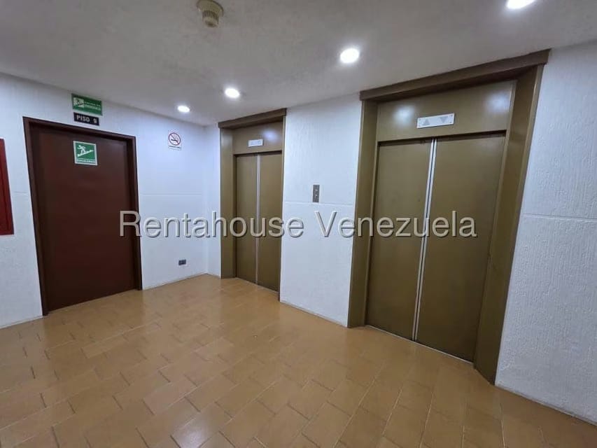 Comercial (Oficina) en Venta en Los Dos Caminos, Distrito Metropolitano - 24
