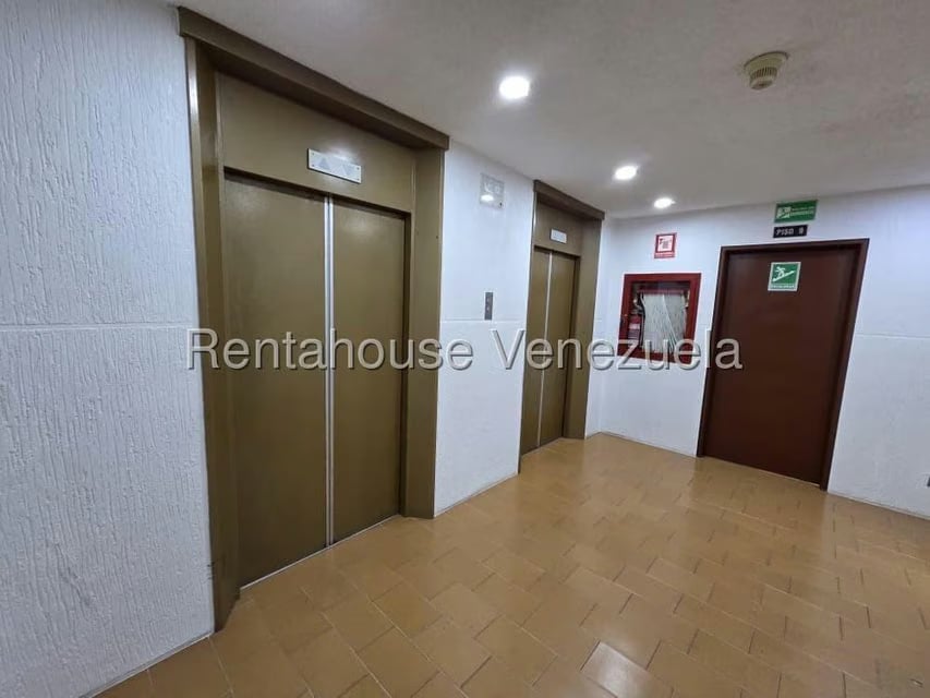 Comercial (Oficina) en Venta en Los Dos Caminos, Distrito Metropolitano - 25