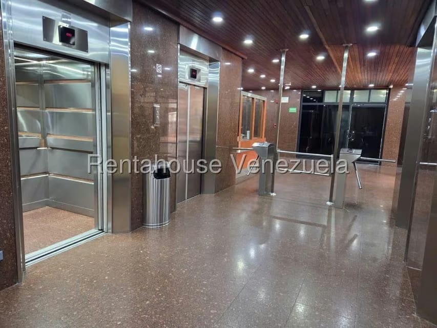 Comercial (Oficina) en Venta en Los Dos Caminos, Distrito Metropolitano - 26