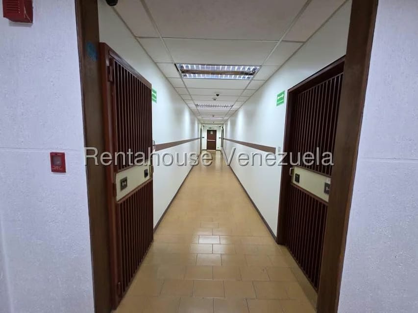 Comercial (Oficina) en Venta en Los Dos Caminos, Distrito Metropolitano - 29