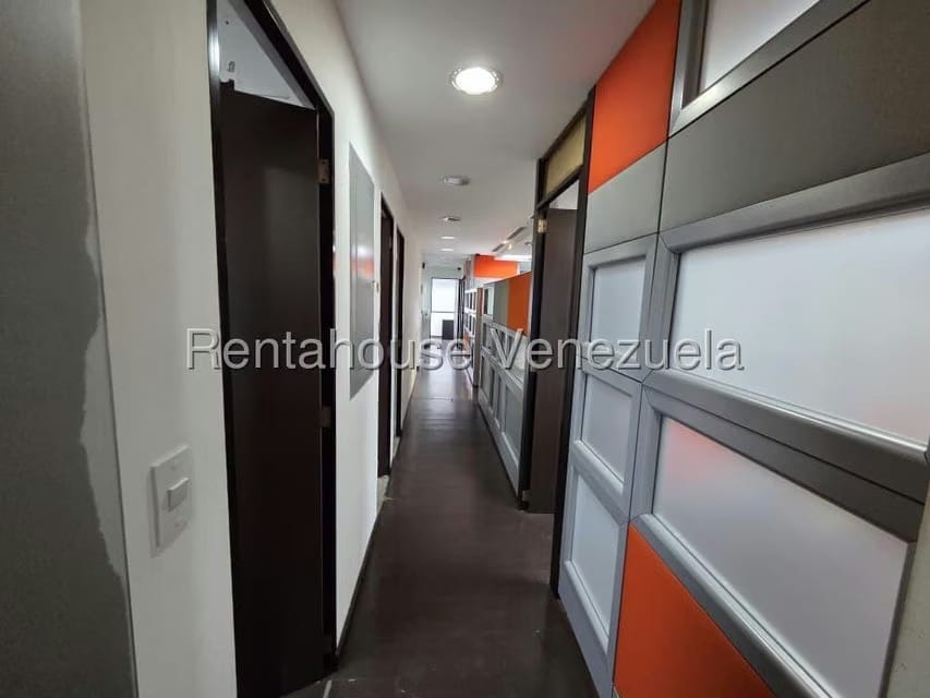 Comercial (Oficina) en Venta en Los Dos Caminos, Distrito Metropolitano - 4