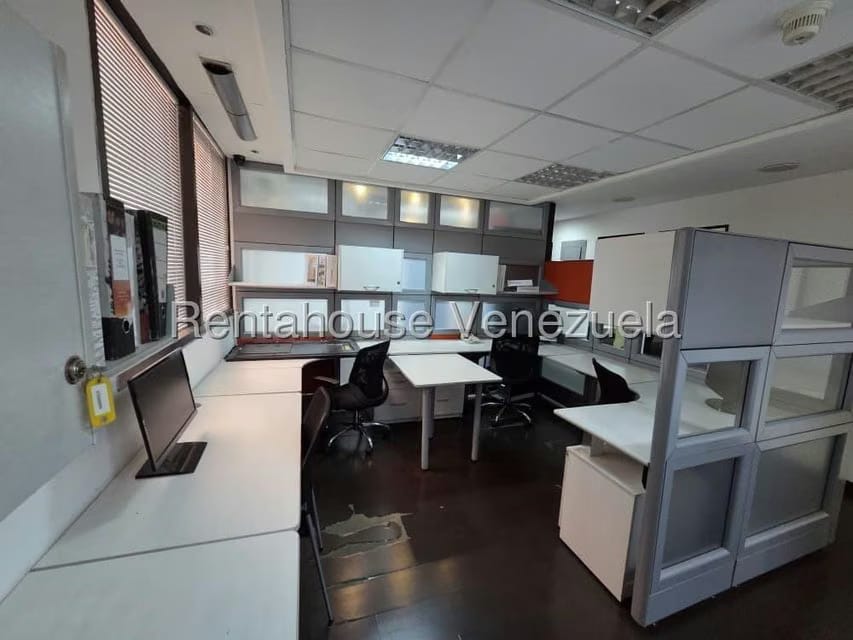 Comercial (Oficina) en Venta en Los Dos Caminos, Distrito Metropolitano - 6