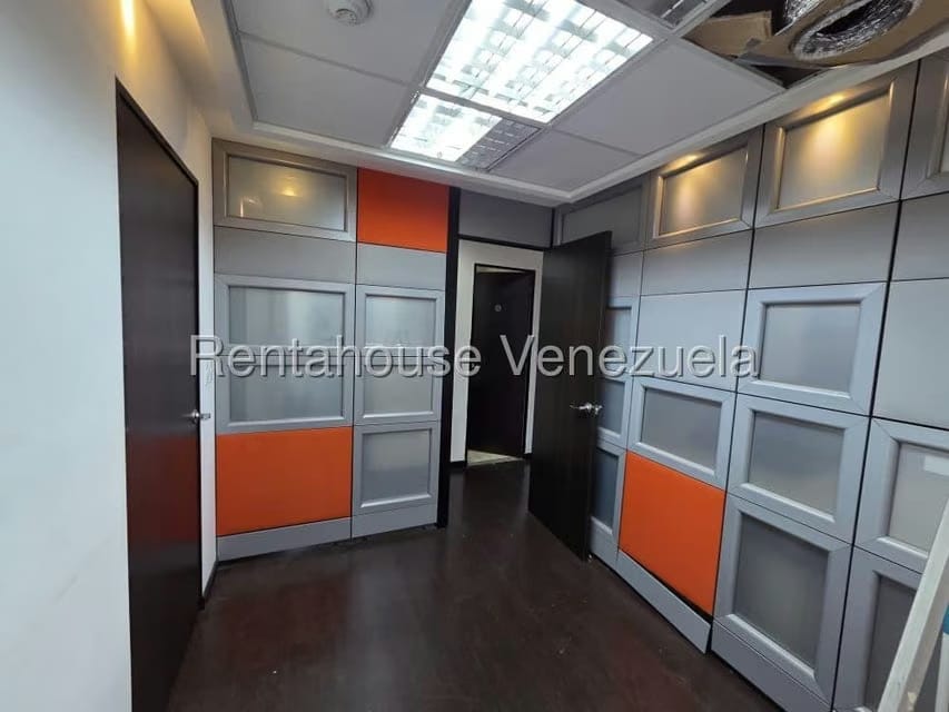 Comercial (Oficina) en Venta en Los Dos Caminos, Distrito Metropolitano - 8