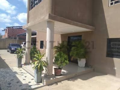 Casa en la Avenida 32 sector Robert Luckert - 3