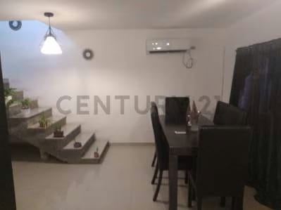 Casa en la Avenida 32 sector Robert Luckert - 10