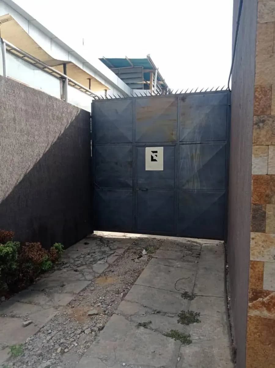 Galpon en Venta en Lechería - 7