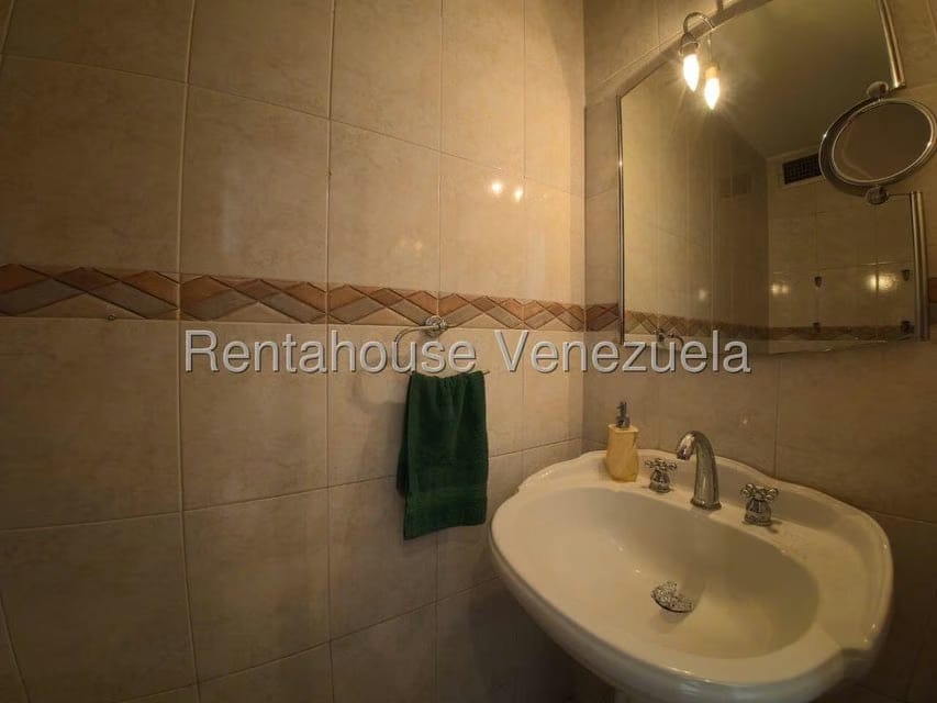 Casa (Multipes Niveles) en Venta en Colinas de La California, Distrito Metropolitano - 12