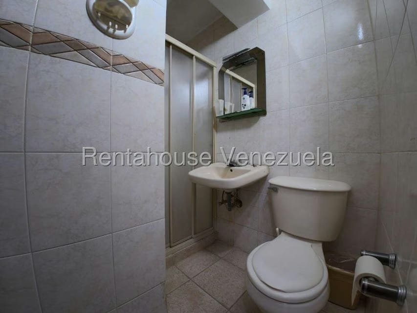 Casa (Multipes Niveles) en Venta en Colinas de La California, Distrito Metropolitano - 32