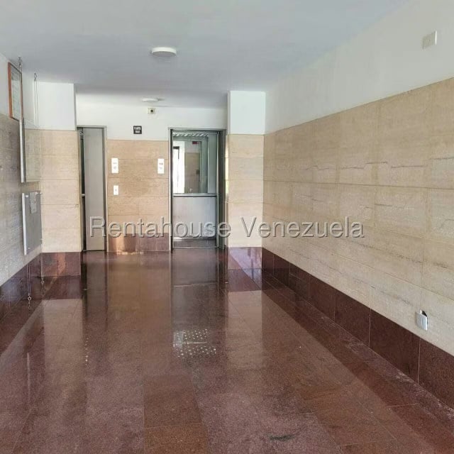 Apartamento (1 Nivel) en Venta en Colinas de La Tahona, Distrito Metropolitano - 2