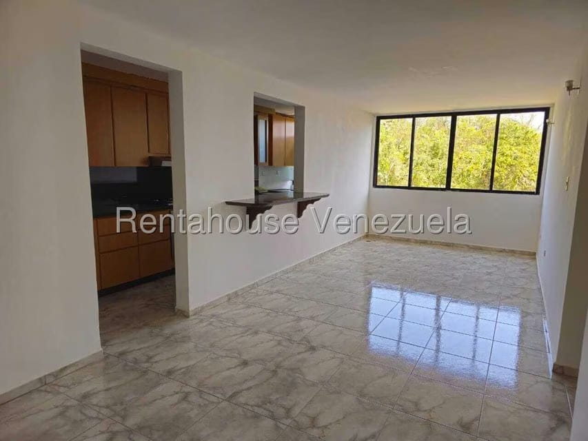 Apartamento (1 Nivel) en Alquiler en Parque Caiza, Distrito Metropolitano - 2