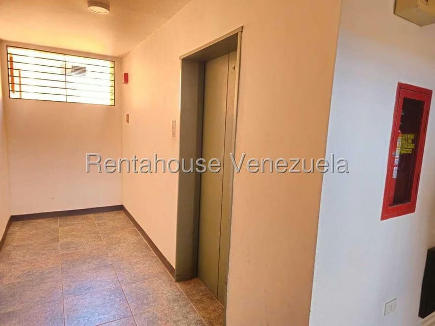 Apartamento (1 Nivel) en Alquiler en Parque Caiza, Distrito Metropolitano - 16