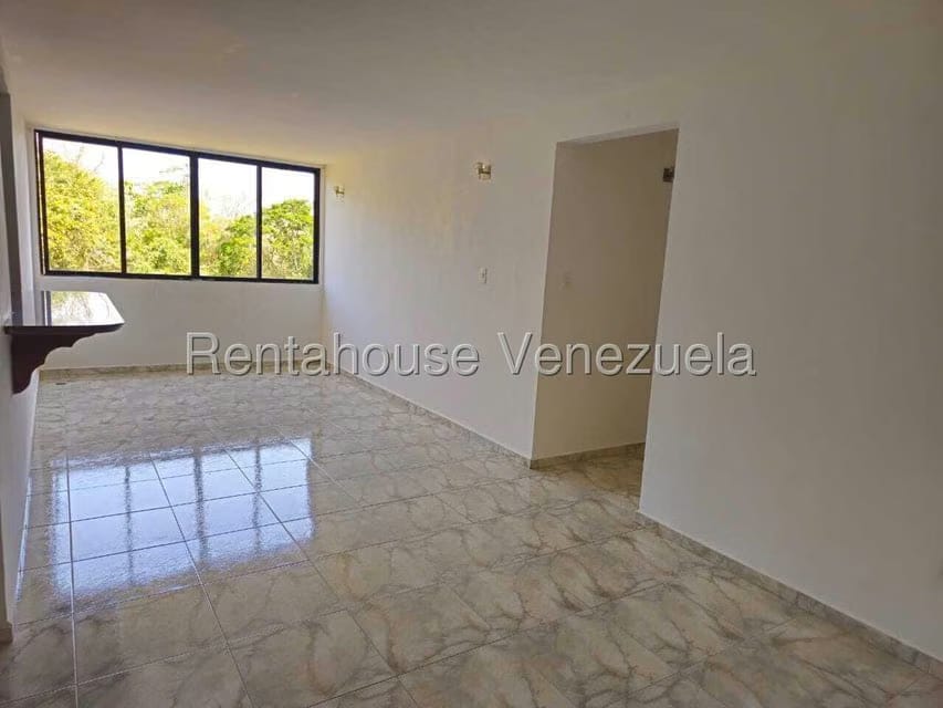 Apartamento (1 Nivel) en Alquiler en Parque Caiza, Distrito Metropolitano - 3
