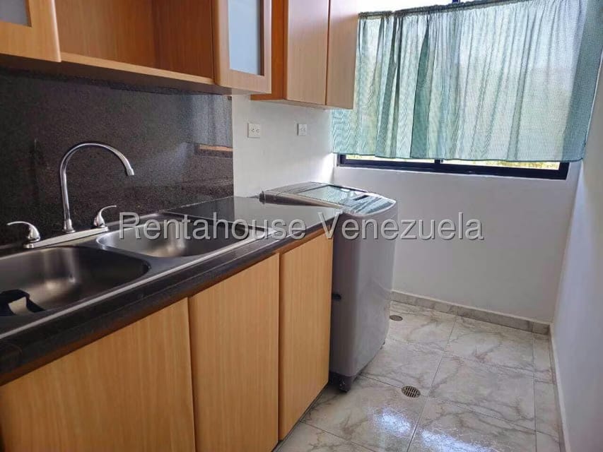 Apartamento (1 Nivel) en Alquiler en Parque Caiza, Distrito Metropolitano - 9