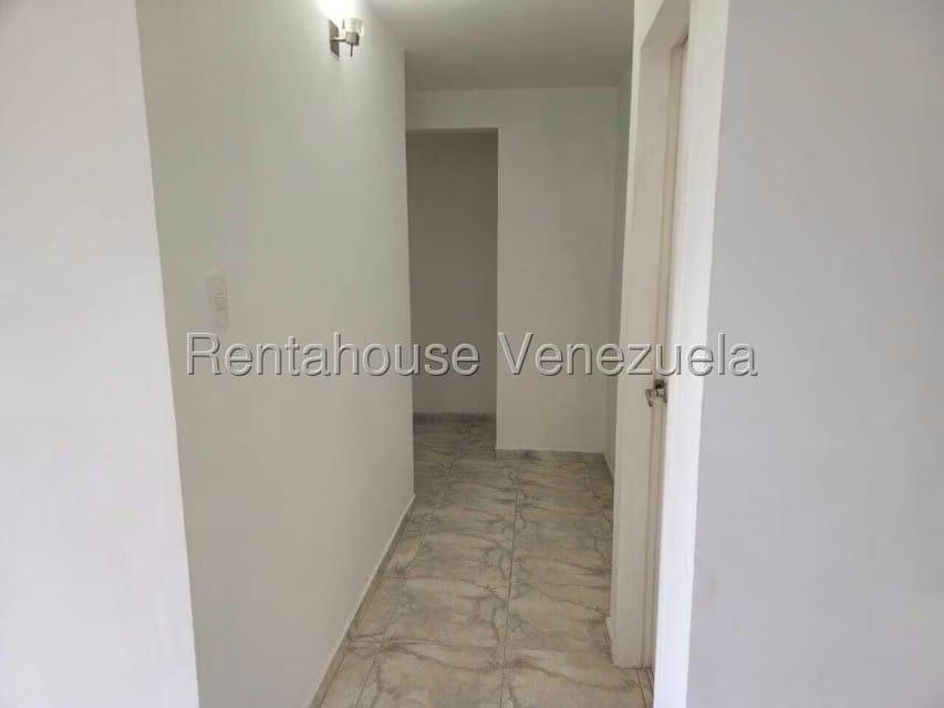Apartamento (1 Nivel) en Alquiler en Parque Caiza, Distrito Metropolitano - 10