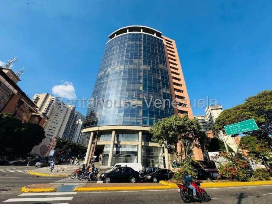 Oficina en Alquiler en los dos caminos Caracas - 11