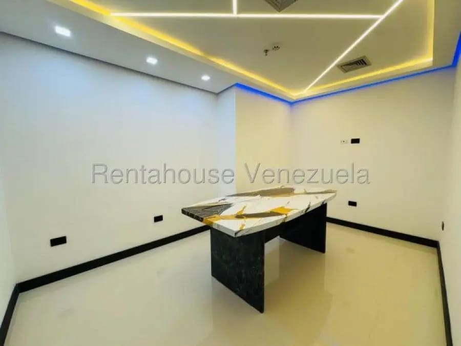 Oficina en Alquiler en los dos caminos Caracas - 5