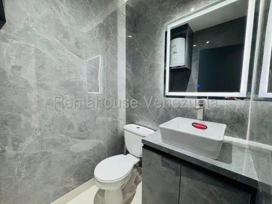 Oficina en Alquiler en los dos caminos Caracas - 6