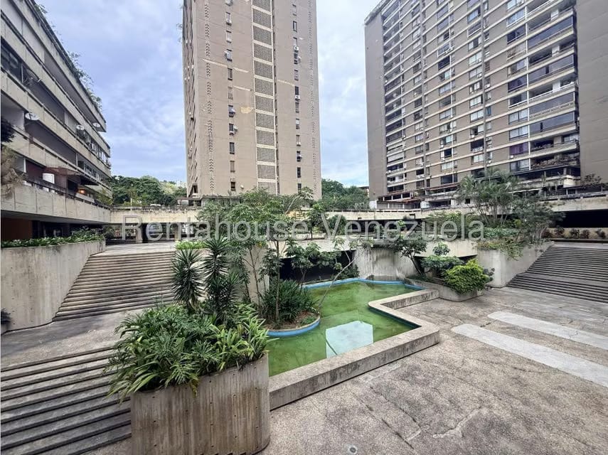 Apartamento (1 Nivel) en Venta en Prados del Este, Distrito Metropolitano - 3