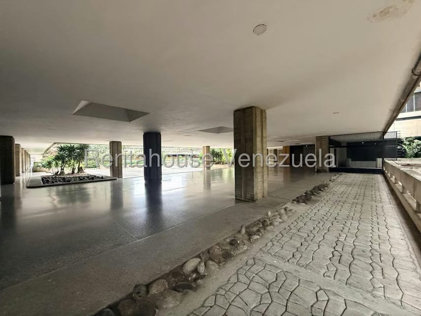 Apartamento (1 Nivel) en Venta en Prados del Este, Distrito Metropolitano - 4