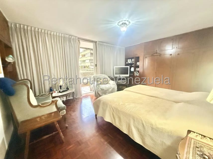 Apartamento (1 Nivel) en Venta en Prados del Este, Distrito Metropolitano - 35