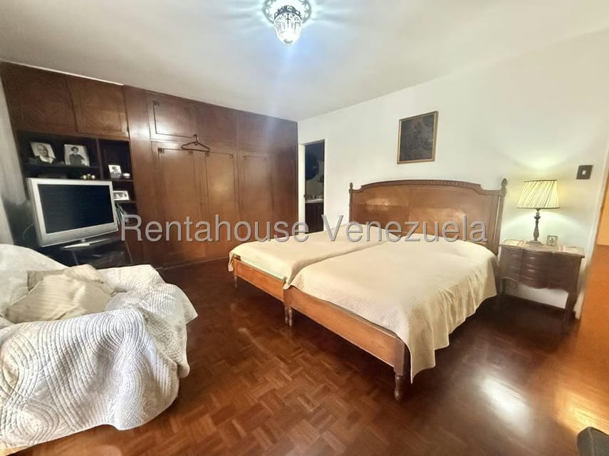 Apartamento (1 Nivel) en Venta en Prados del Este, Distrito Metropolitano - 36