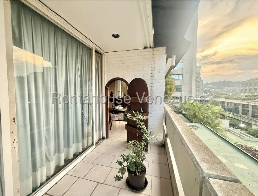 Apartamento (1 Nivel) en Venta en Prados del Este, Distrito Metropolitano - 39