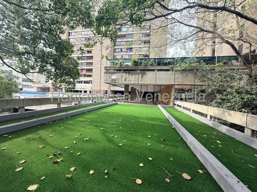 Apartamento (1 Nivel) en Venta en Prados del Este, Distrito Metropolitano - 5