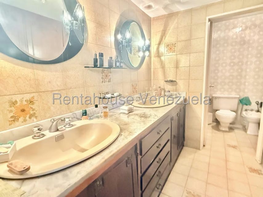 Apartamento (1 Nivel) en Venta en Prados del Este, Distrito Metropolitano - 44