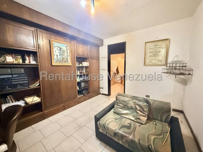 Apartamento (1 Nivel) en Venta en Prados del Este, Distrito Metropolitano - 51