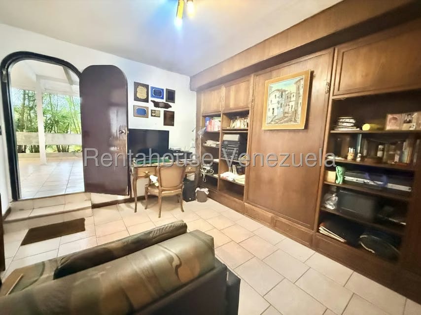 Apartamento (1 Nivel) en Venta en Prados del Este, Distrito Metropolitano - 53