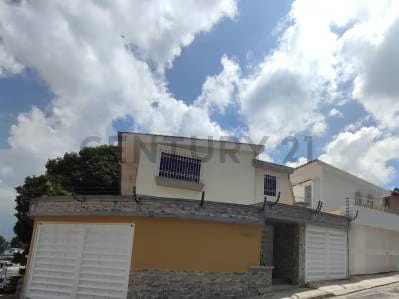 En venta espectacular casa en Alto Prado, en calle cerrada, lista para mudarse