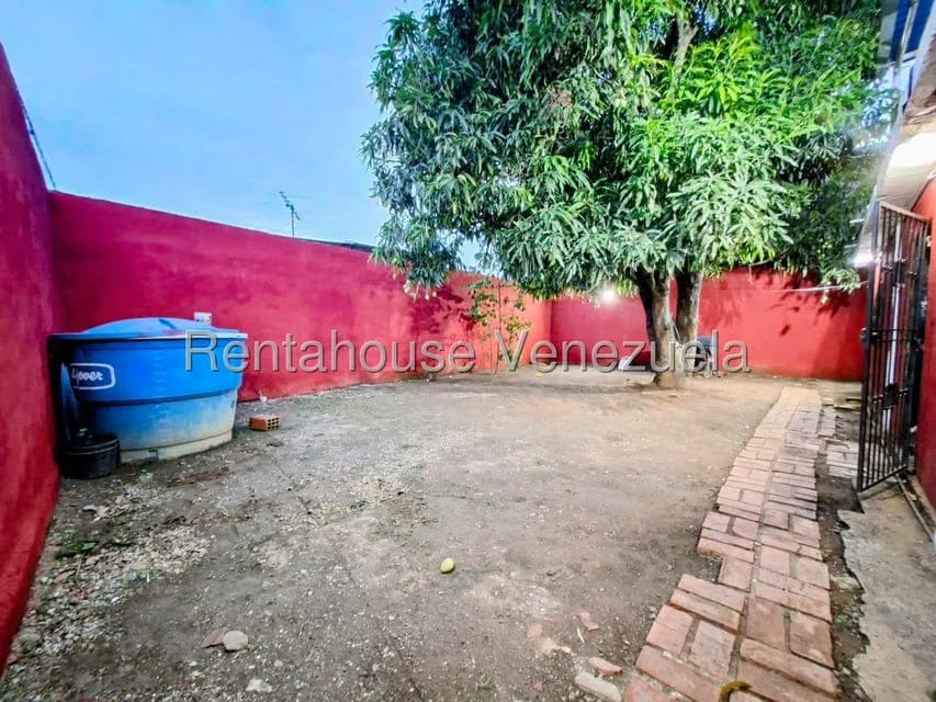 Casa (Duplex) en Venta en Parroquia Juan de Villegas, Lara - 14