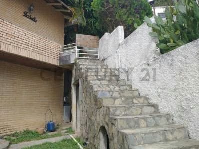 Venta casa, son 2 apartamentos independientes. - 6
