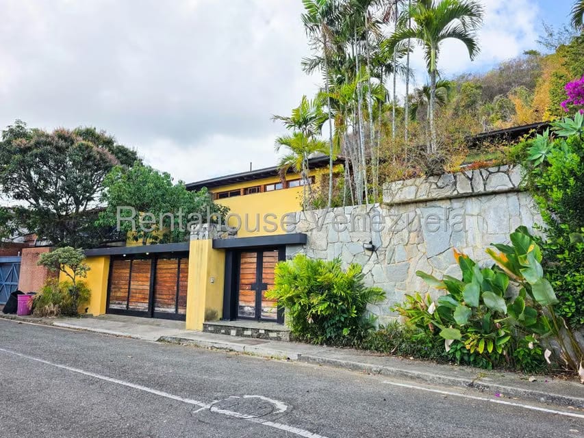 Casa (Multipes Niveles) en Venta en Prados del Este, Distrito Metropolitano