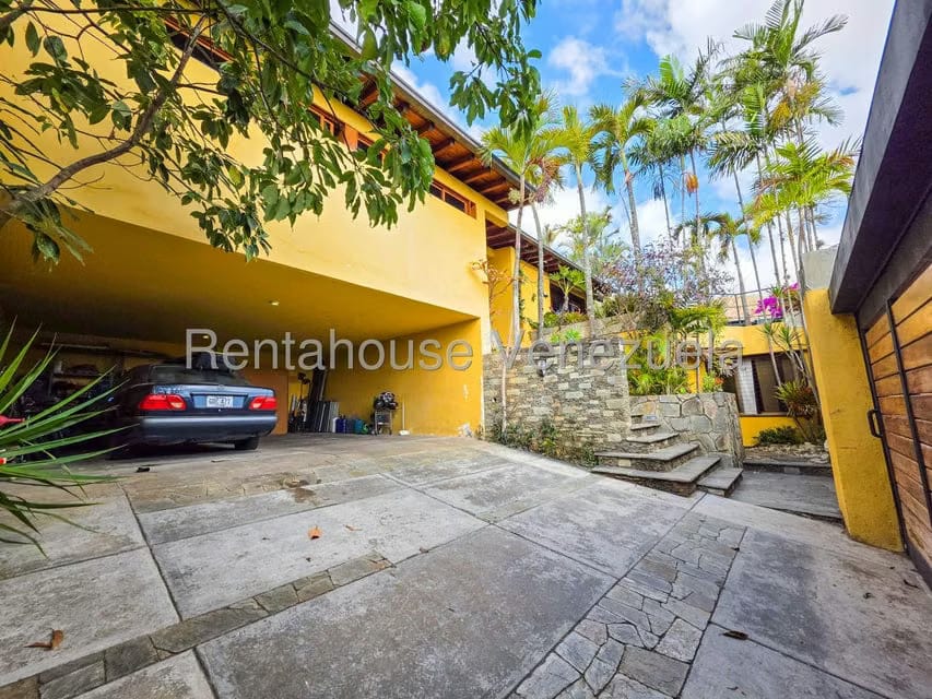 Casa (Multipes Niveles) en Venta en Prados del Este, Distrito Metropolitano - 2