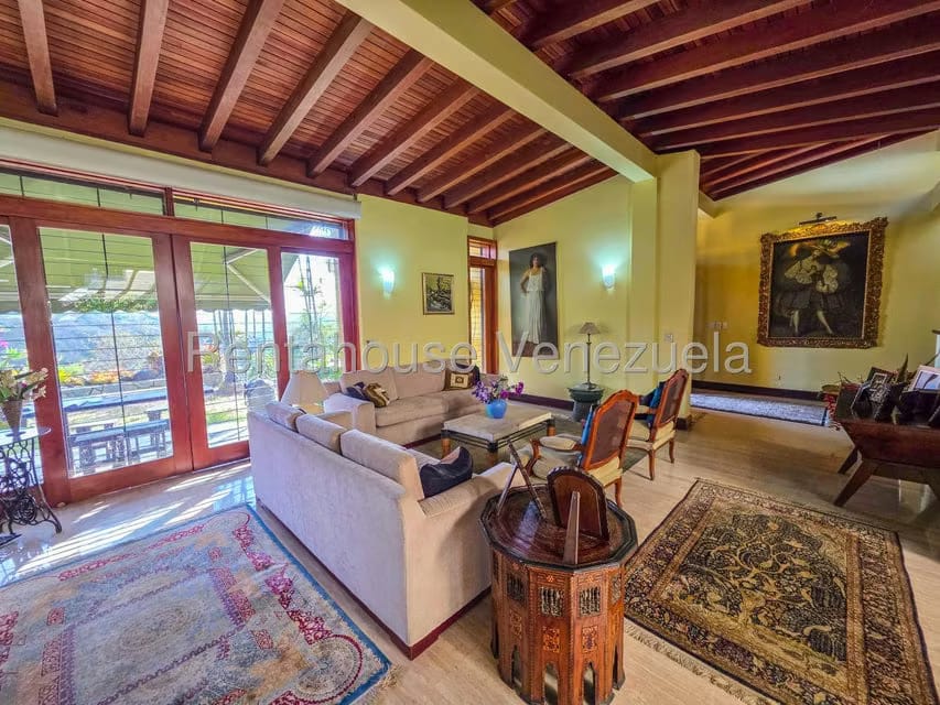 Casa (Multipes Niveles) en Venta en Prados del Este, Distrito Metropolitano - 11